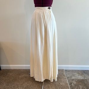 Cream Who What Wear size 10 maxi skirt